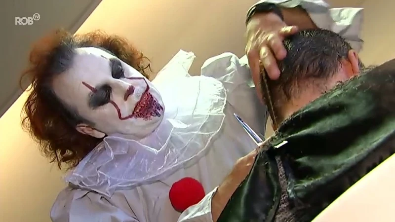 Een knipbeurt van clown Pennywise? Pure horror tijdens Halloween in Leuvens kapsalon