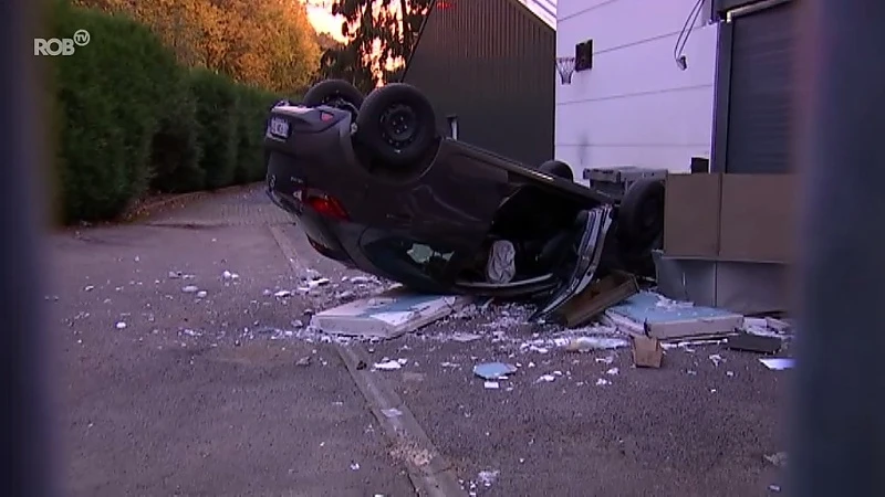 Technieker Mazda-garage Leuven rijdt vanop eerste verdieping met auto door muur en maakt smak op de grond