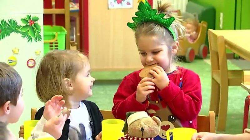 Scholen vieren Kerstmis: "We mogen snoepjes eten in de klas!"