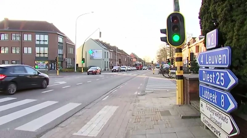 Aangepaste regeling verkeerslichten moet bussen minder lang in file doen staan op Diestsesteenweg in Kessel-Lo