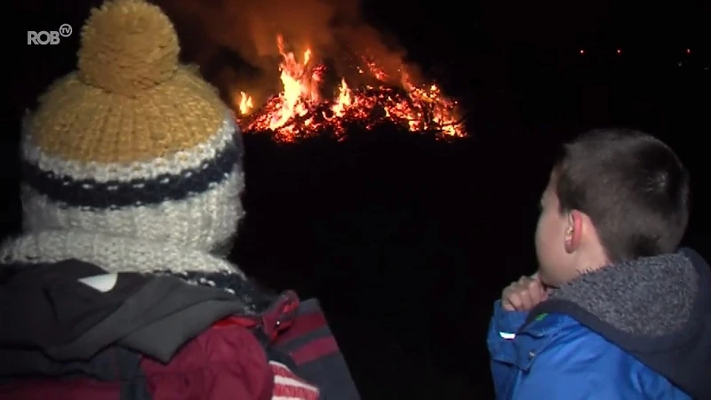 Kerstboomverbrandingen: voor de één traditie, voor de ander verbod