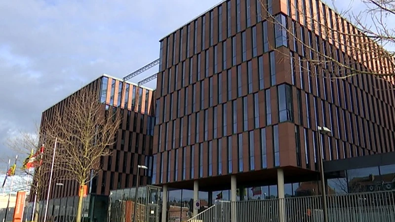 Stadskantoor Leuven wordt te klein, verhuizen aantal diensten naar gebouw De Lijn?