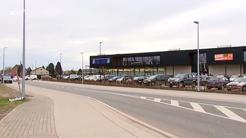 Extra parkeerplaatsen en veiligere opritten aan winkelcomplex Witte Molen komen eraan