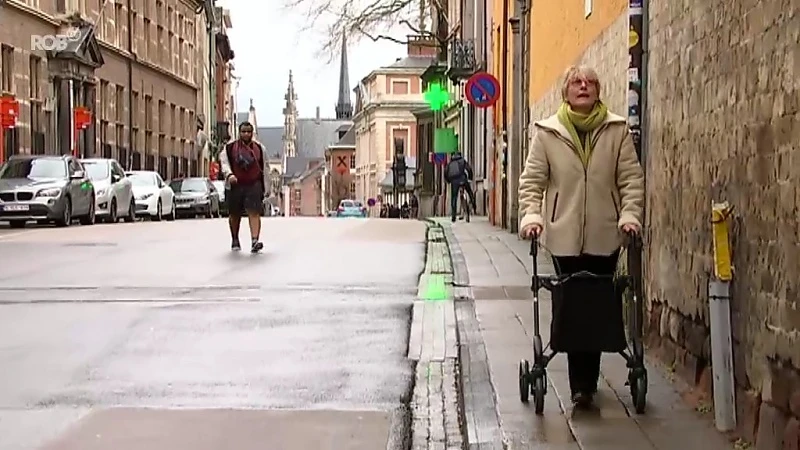 Met de rollator of rolstoel door de Naamsestraat? Onmogelijk, en daar moet iets aan veranderen volgens buurtcomité