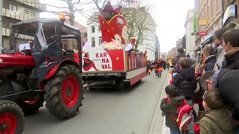 Carnavalstoet trekt door Leuvense binnenstad