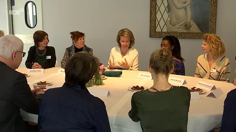 Koningin Mathilde bezoekt onze regio en gaat aan tafel met 11 straffe vrouwen