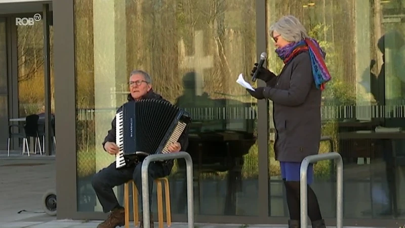 Hartverwarmend: buurtbewoners geven concertje voor bewoners Wijgmaalbroek