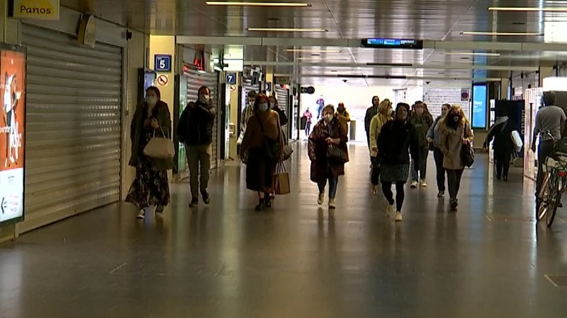 Pendelaars aan het station van Leuven houden zich goed aan maatregelen openbaar vervoer