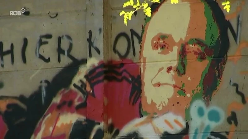 Kunstenaar schildert Marc Van Rast op muur in Groenstraat in Leuven