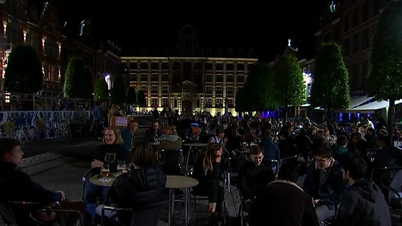 Oude Markt afgeladen vol tijdens eerste openingsdag