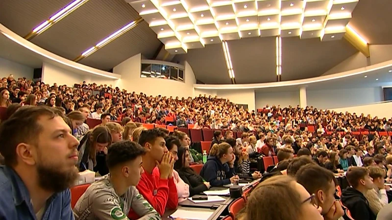 Geen eeuwige student meer aan KU Leuven: wie na twee jaar niet slaagt voor eerstejaarsvakken, mag niet verder studeren