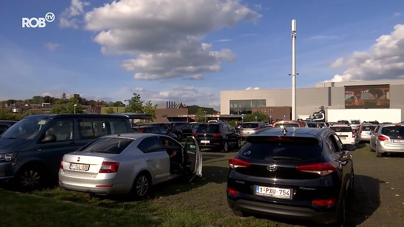 Met de voeten uit het raam: Drive-in Cinema in Scherpenheuvel is groot succes