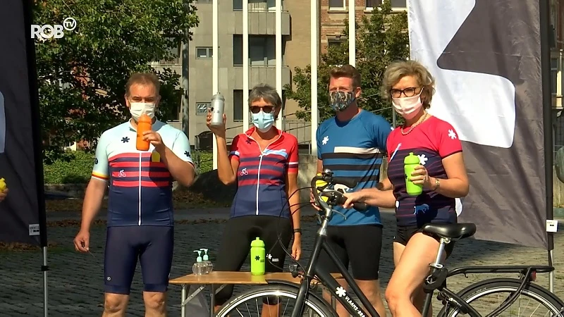 Provincie promoot eigen streek met nieuwe sporttruitjes: Vlooybergtoren op de rug of fles wijn op de borst
