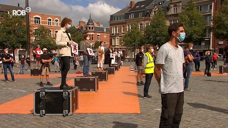 Evenementensector houdt twee minuten stilte op Ladeuzeplein: "Wij willen een duidelijk perspectief"