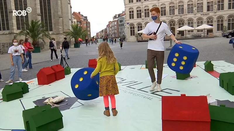 Documentaire filmfestival Docville pakt uit met XL spelbord op Grote Markt in Leuven