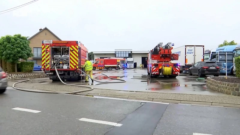 Uitslaande brand bij transportbedrijf in Ballingstraat Everberg