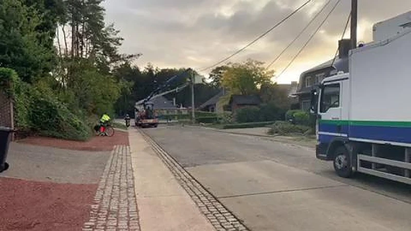 Testeltsesteenweg in Aarschot al urenlang afgesloten nadat bestuurder tegen elektriciteitspaal knalt