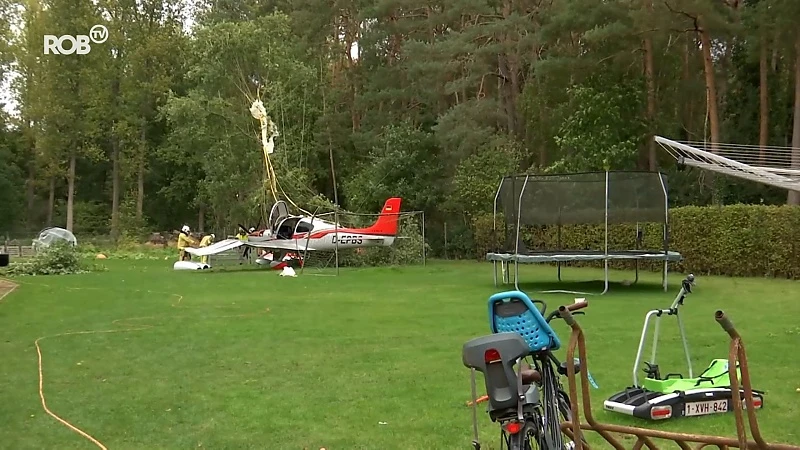 Sportvliegtuigje maakt noodlanding in tuin in Aarschot, inzittenden kruipen zelf uit toestel