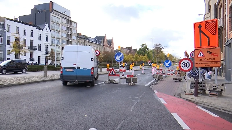 De bushaltes aan de Tiensepoort en Parkpoort in Leuven krijgen een verhoogd perron