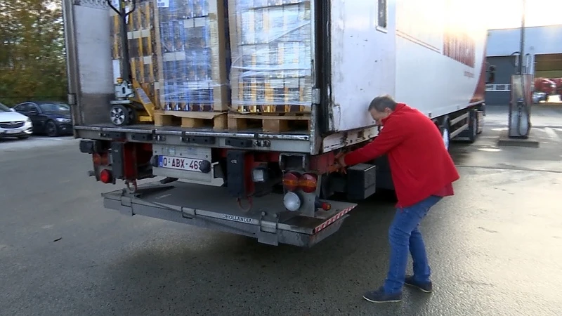 Transportbedrijf uit Leuven brengt 20 ton hondenvoer naar Spanje: "Ik heb mijn man eens lief in de ogen gekeken"