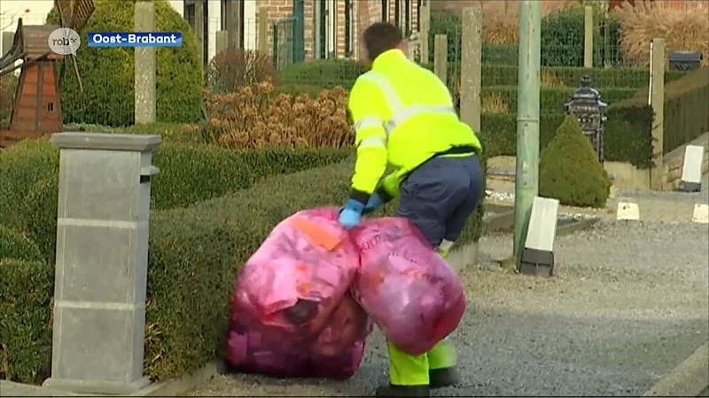 De roze zak zal dan toch langer dan maart volgend jaar gebruikt mogen worden
