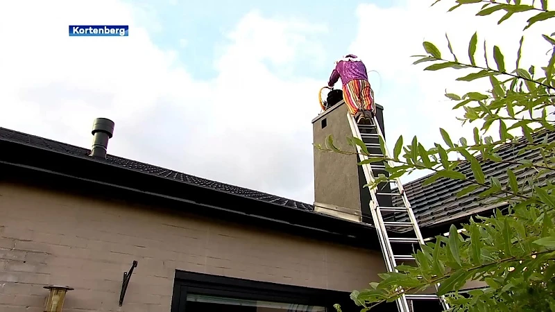 Inspectiepiet controleert schoorstenen in regio voor komst Sinterklaas