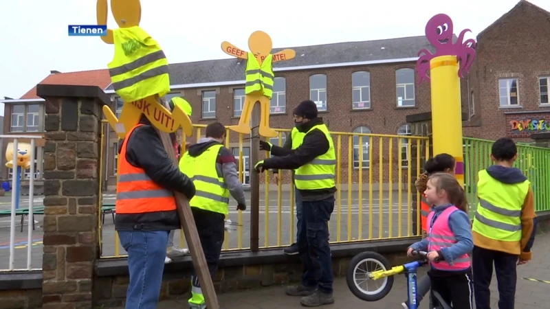 Buurtbewoners plaatsen verkeersfiguren voor veiligere verkeerssituatie in Oplinter