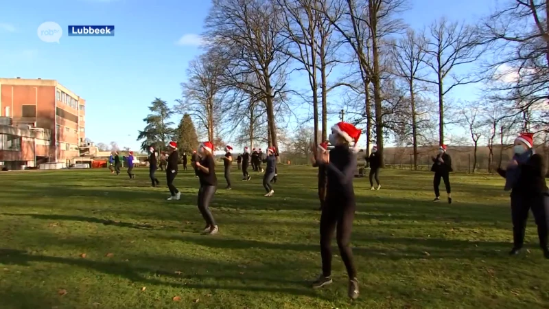 Personeel van revalidatiecentrum in Pellenberg verrast patiënten met kerstdans