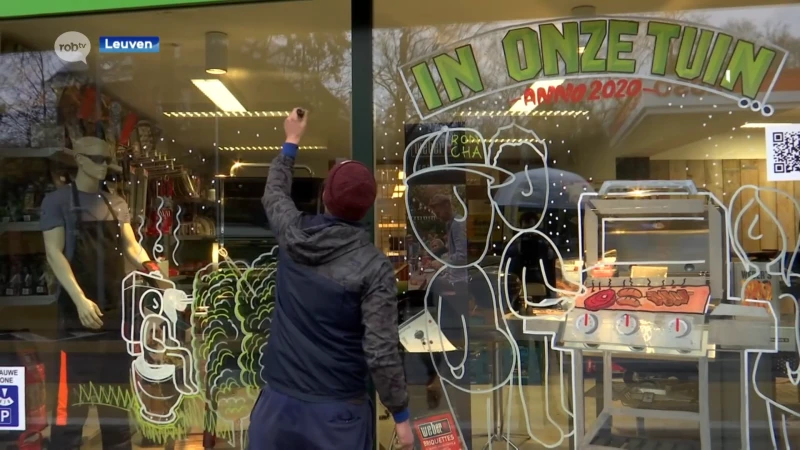 Kunstenaar Roncha mag 50 etalages in Leuvense winkelstraten opfleuren met raamtekeningen