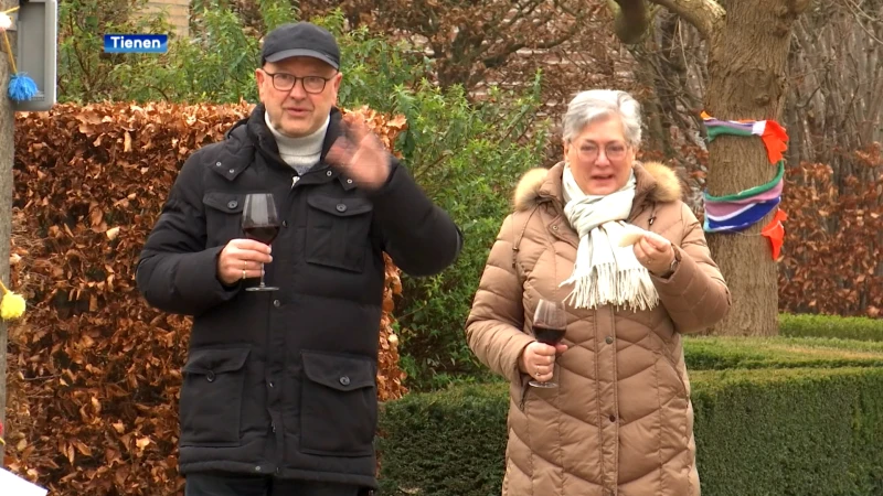 In Tienen klinken ze op het nieuwe jaar vanop de stoeptegels