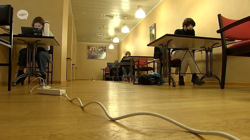 Studieplek 2.0? Leuvense studenten palmen personeelsrestaurant ministerie van Financiën in Philipstoren in