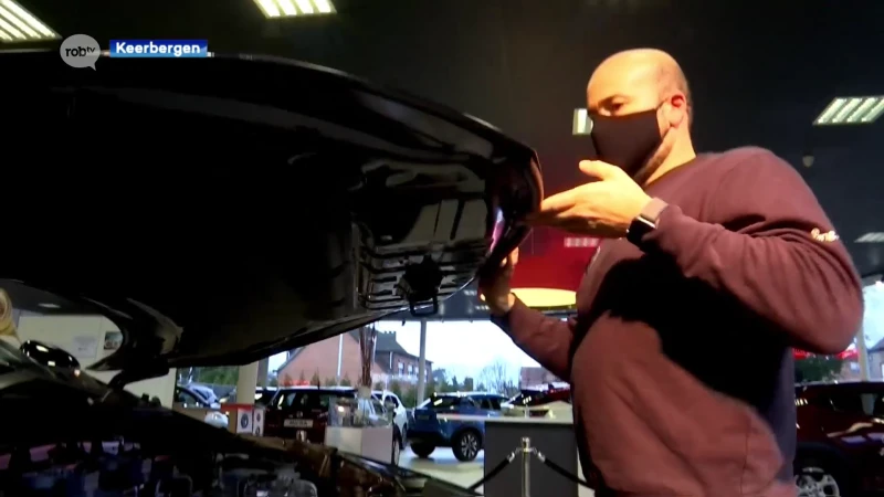 Drukte bij garagehouders: "Ik ben trouwe bezoeker van autosalon, nu zoek ik dus lokale handelaar op"