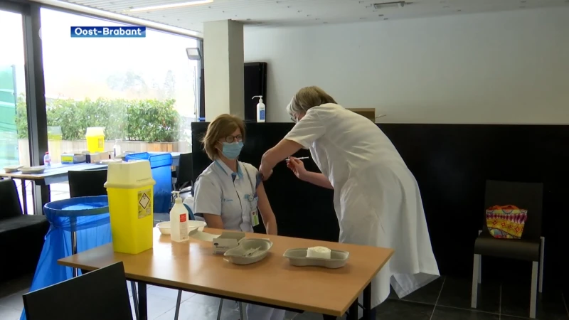 Ziekenhuizen teleurgesteld door vertraging vaccins: "Het is een wortel voorhouden die plots weer verdwijnt"