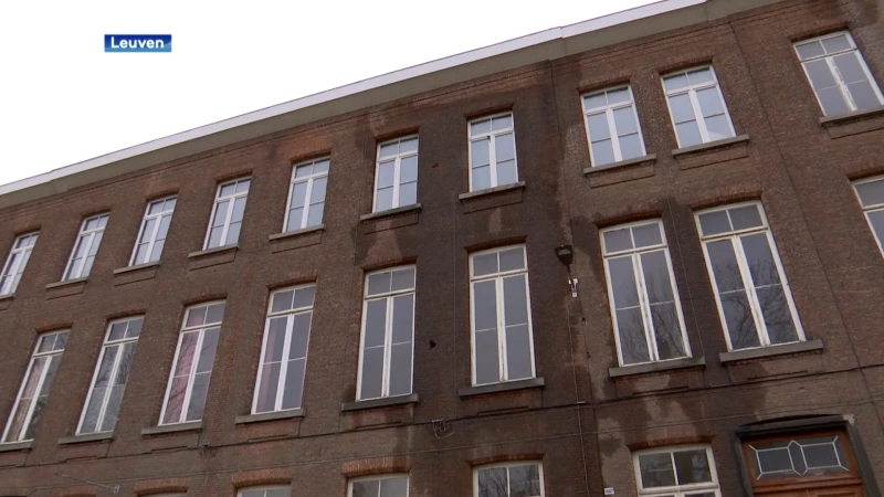Lek aan Sancta Maria in Leuven zorgt voor veel waterschade op de buitengevel