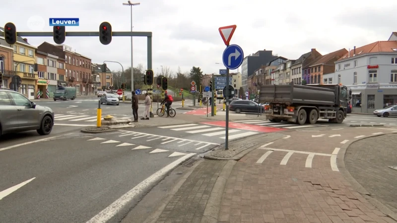Na jaren van verkeerschaos wordt het kruispunt aan de Naamsepoort veiliger voor fietsers en voetgangers