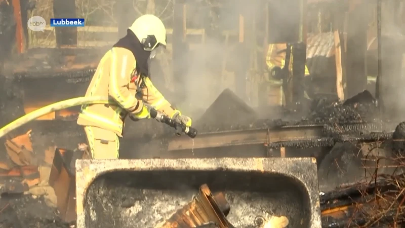 Woonwagen in Pellenberg volledig vernield door uitslaande brand