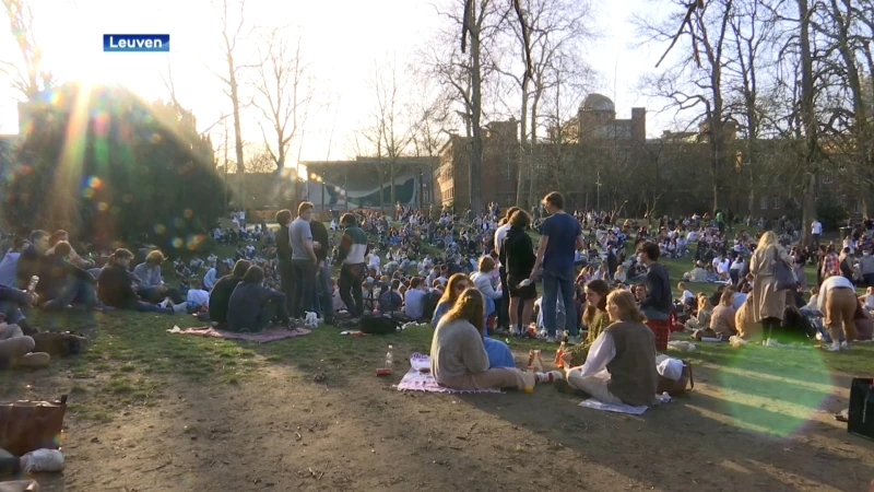 Stad Leuven gaat parken en pleinen net meer promoten bij studenten, in de hoop dat ze zich meer verspreiden
