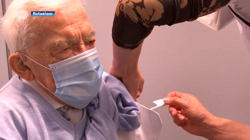 Regioheld dokter Leempoels (104) krijgt vandaag het AstraZeneca-vaccin: "Ik heb vertrouwen in de virologen."