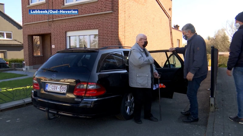 Vrijwilligers brengen senioren van Lubbeek naar vaccinatiecentrum in Oud-Heverlee