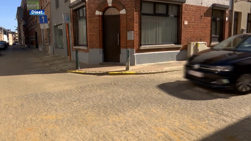 Dronken vrouw rijdt 's nachts 4 geparkeerde auto's aan