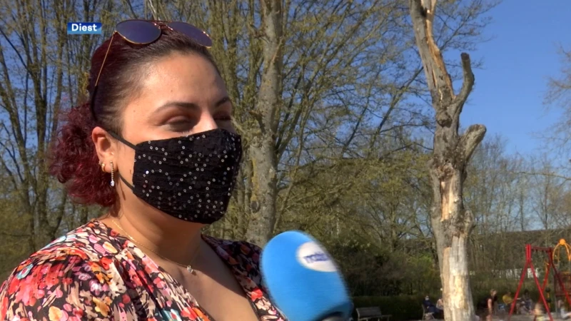 Tweede dag warm weer, veel kinderen in speeltuin Halve Maan