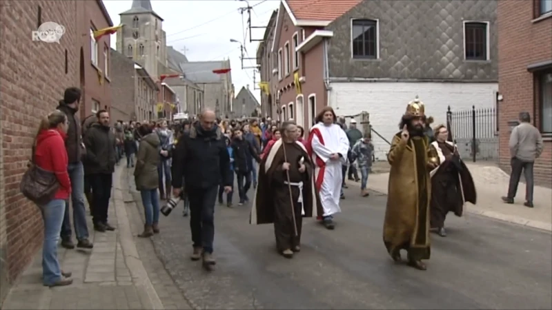 HERBEKIJK: Paardenprocessie Hakendover 2016