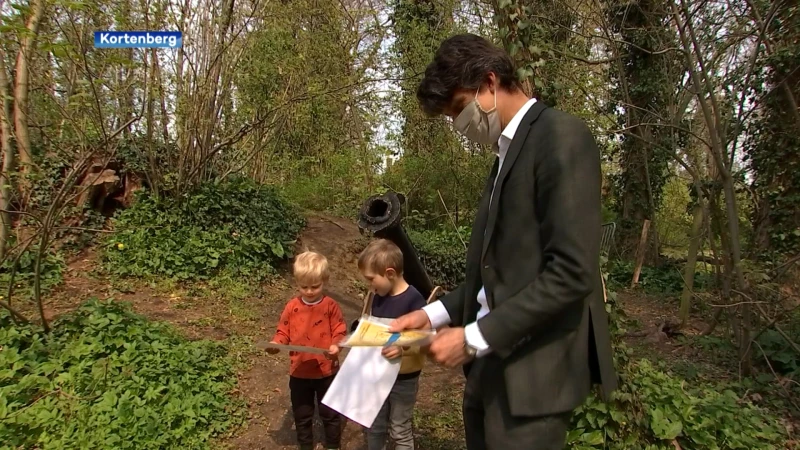 Buitenspeeldag:  Vlaams Minister van Jeugd Benjamin Dalle zoekt samen met kinderen naar een schat in Kortenberg