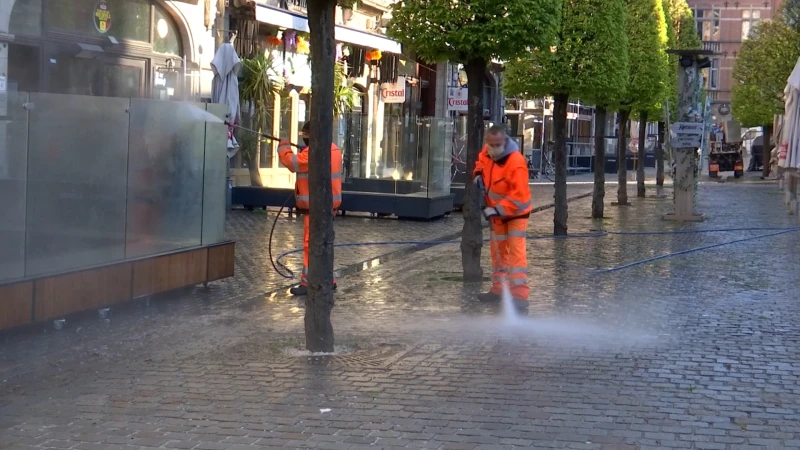 Leuven maakt Oude Markt proper voor heropening terrassen