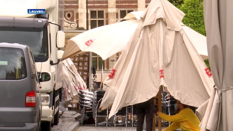 Meer dan 100 nieuwe parasols geplaatst op Oude Markt in Leuven