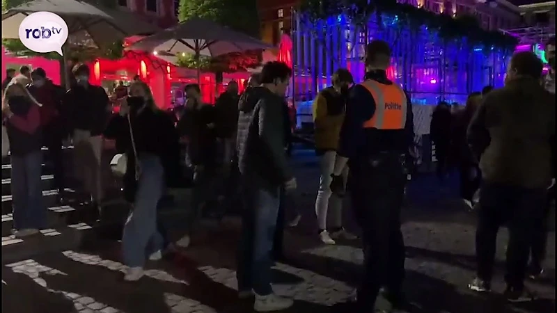 Ontruiming van de Oude Markt om 22u00 verloopt chaotisch