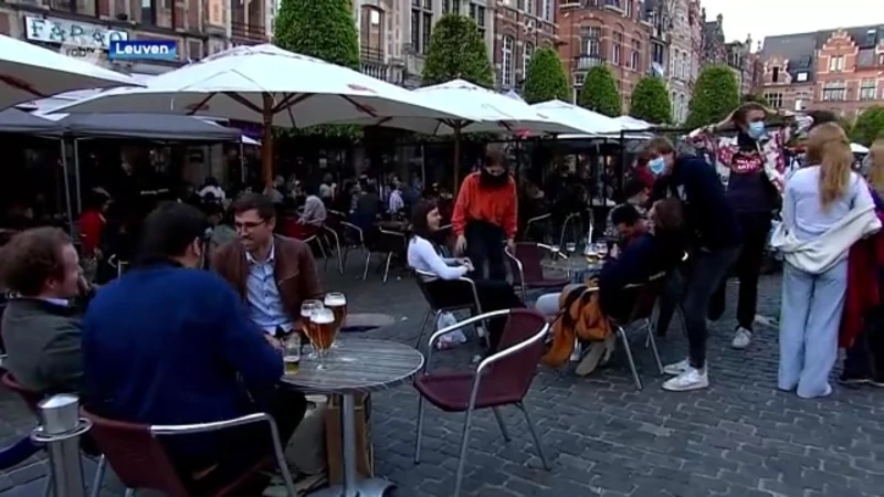 Dit was de eerste avond op de Oude Markt in Leuven: veel volk, snel ontruimd om 22u