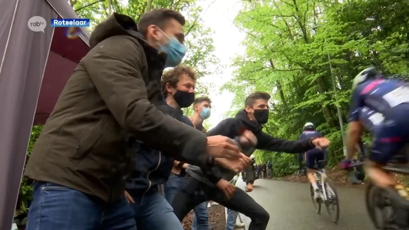 Regenweer houdt supporters niet tegen om van GP Vermarc te genieten