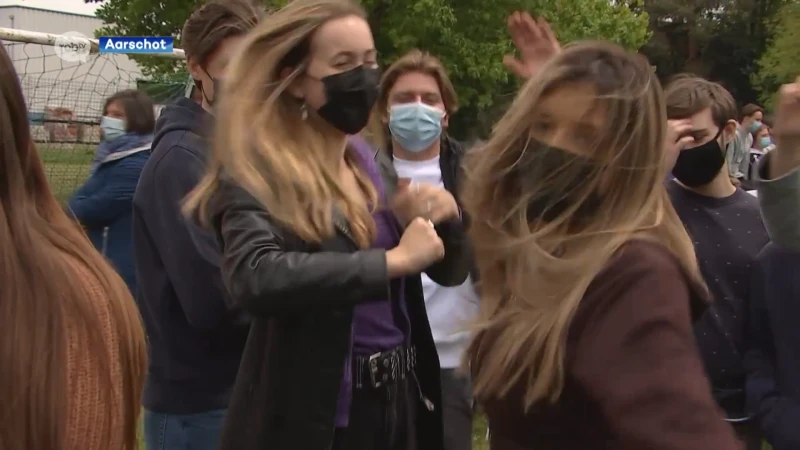 Radiozender MNM trakteert Damiaaninstituut met optredens trjdens Strafste schooldag