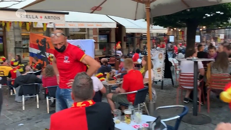 De Leuvense Oude Markt kleurt zwart-geel-rood, de sfeer is uitgelaten